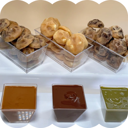 Box Cookie Bloom – Mini cookies maison avec sauces Spéculoos, Nutella et Pistache Box Cookie Bloom - Mini cookies maison au chocolat blanc, au lait ou noir avec sauces gourmandes